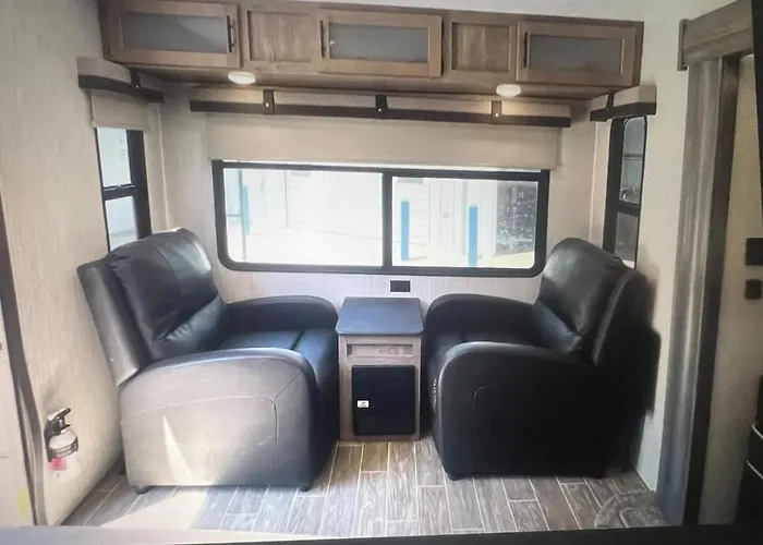 Beautiful 32' Rv Located In South Chicago Suburb *